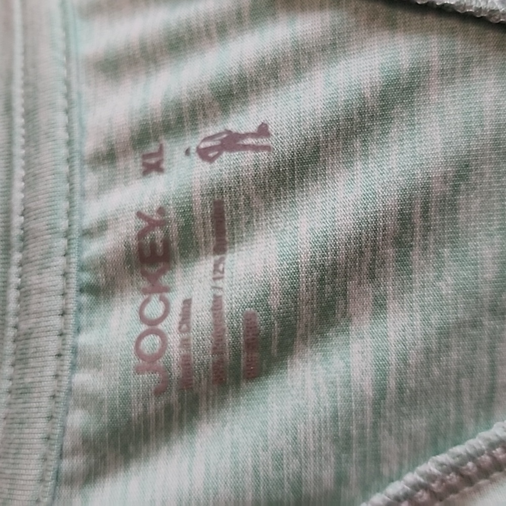 Women's workout tank - Picture 3 of 3